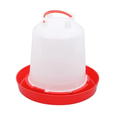 Bình đựng nước cho gà ăn